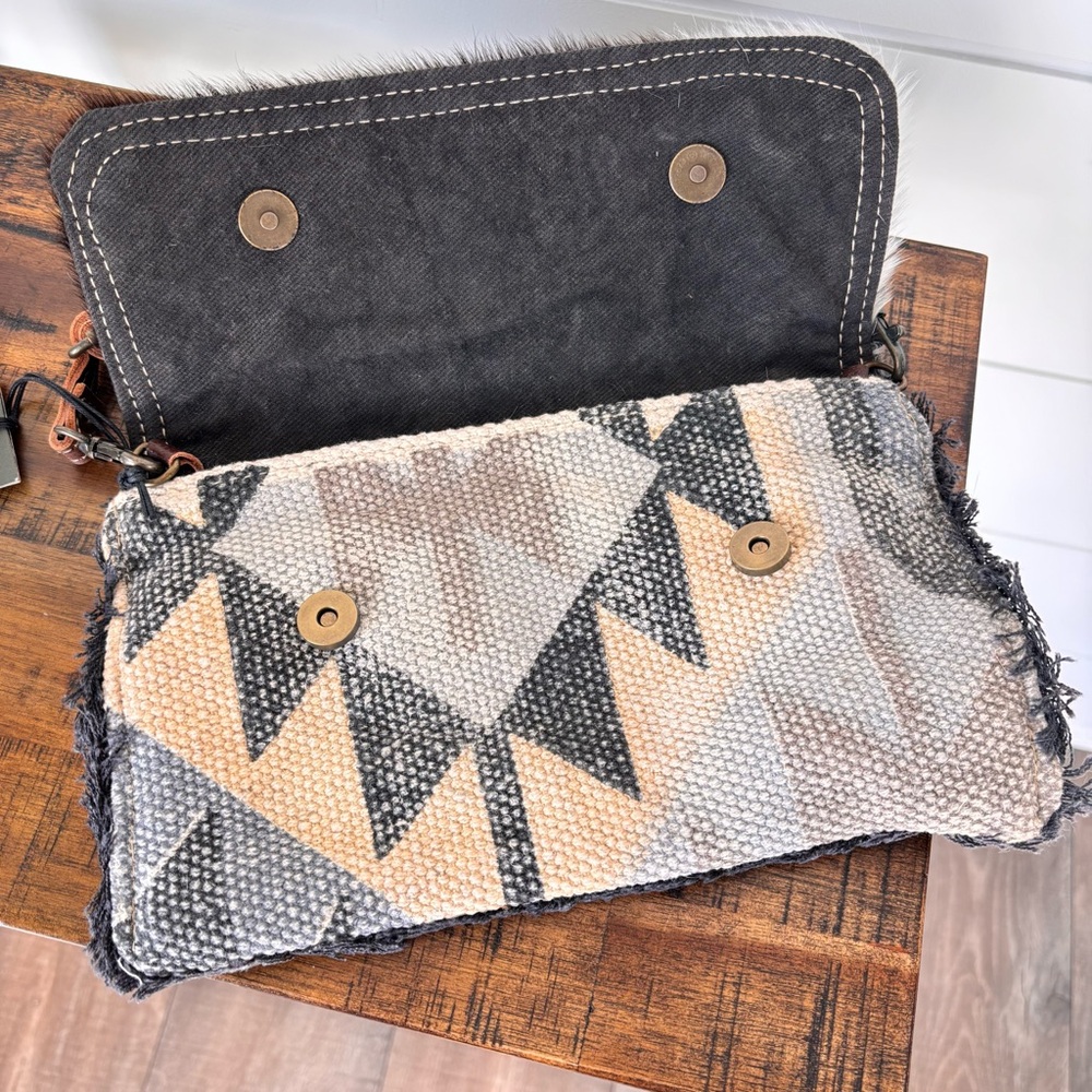 Myra Bag Two-Tone "Slingshot small & Crossbody Bag" Convertable Clutch - Picture 6 of 12